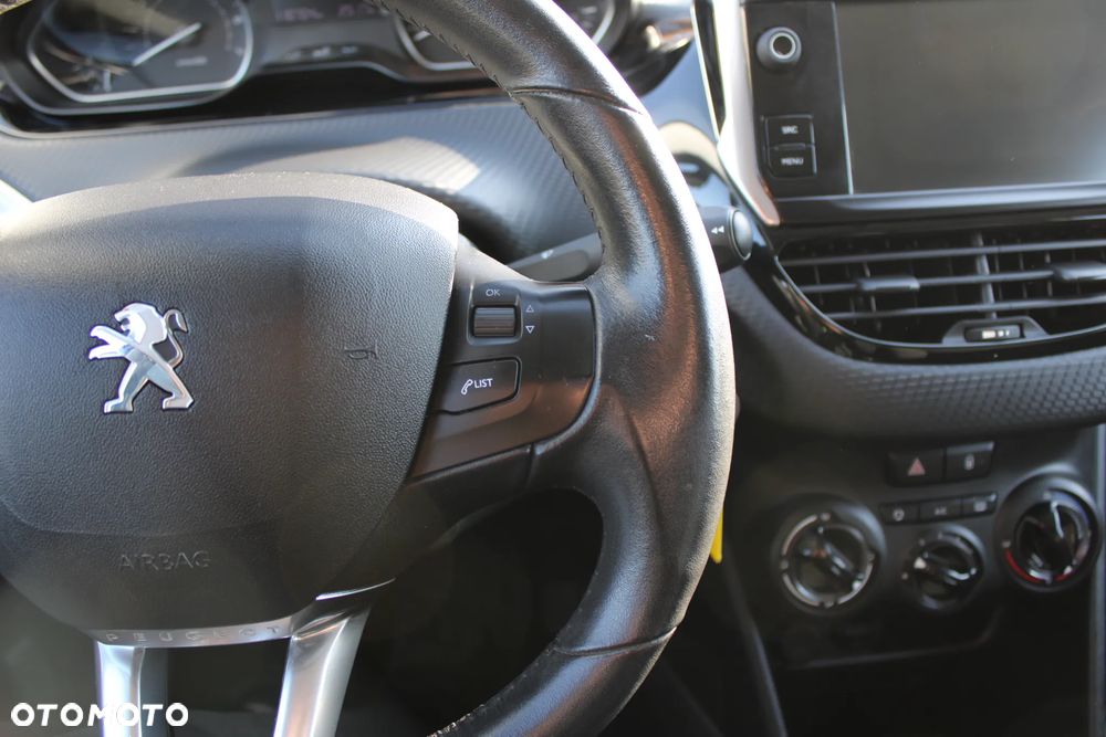 Peugeot 2008 1.2 VTi Allure - 29