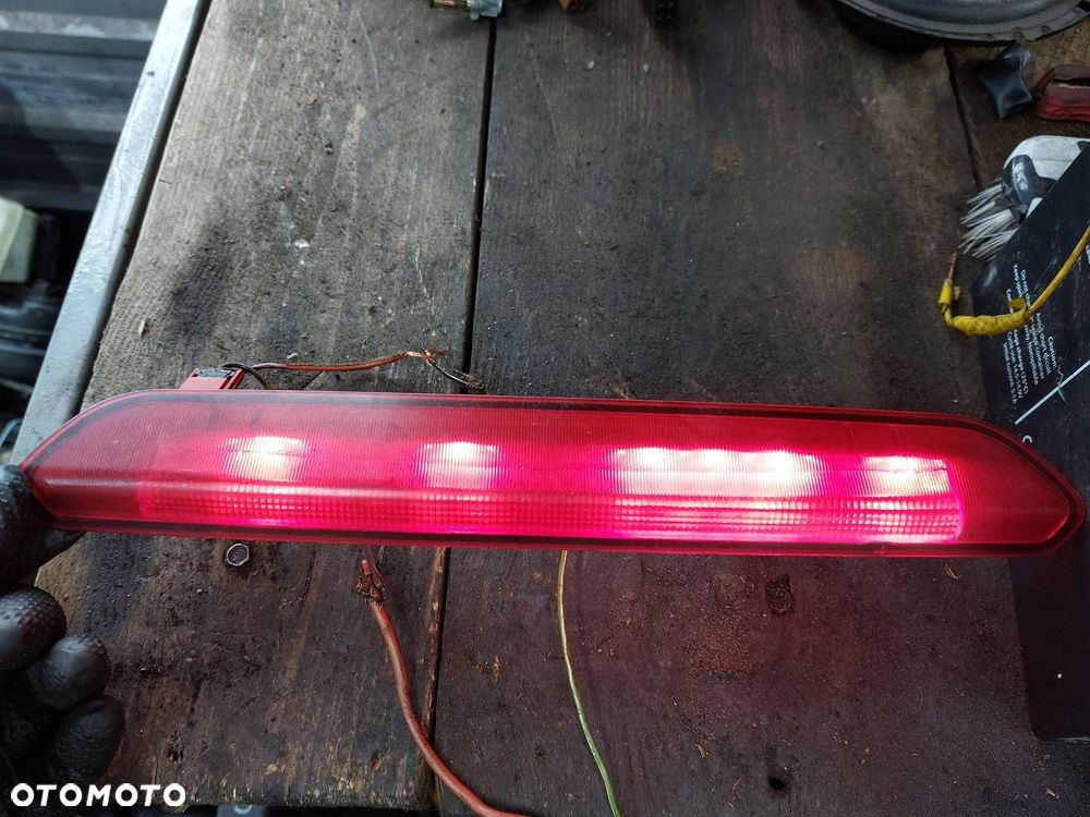 STOPKA TRZECIE ŚWIATŁO STOP SKODA OCTAVIA I KOMBI 1U9945097 - 1