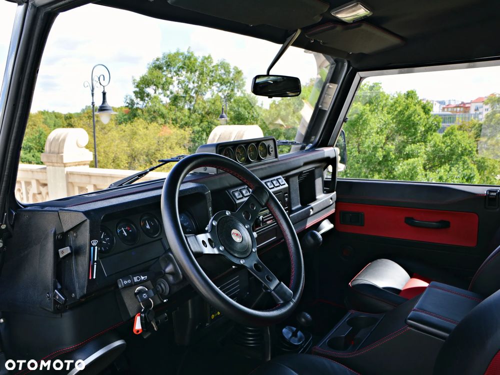 Land Rover Defender 2.5 TDI - 24
