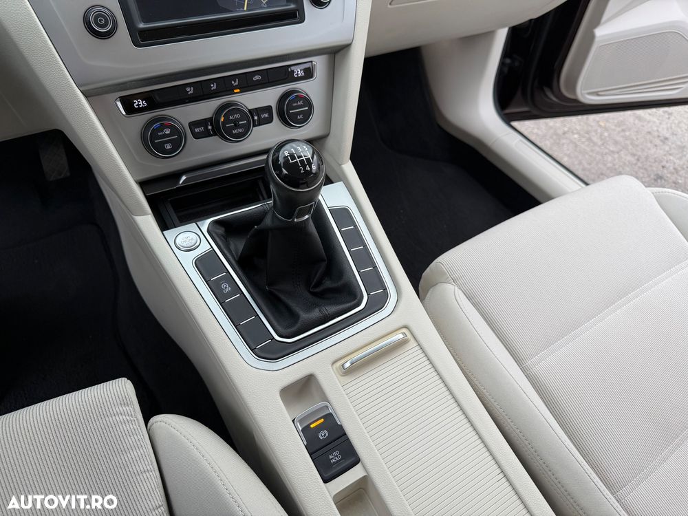 Volkswagen Passat - 20