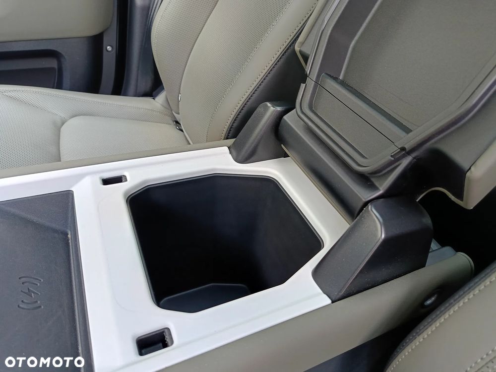 Land Rover Defender - 27