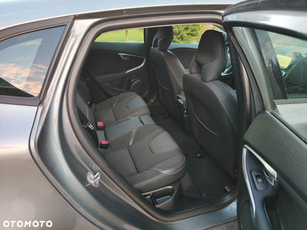 Volvo V40 D3 Momentum - 38