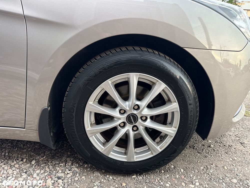 Hyundai i40 Kombi blue 1.6 Trend - 15