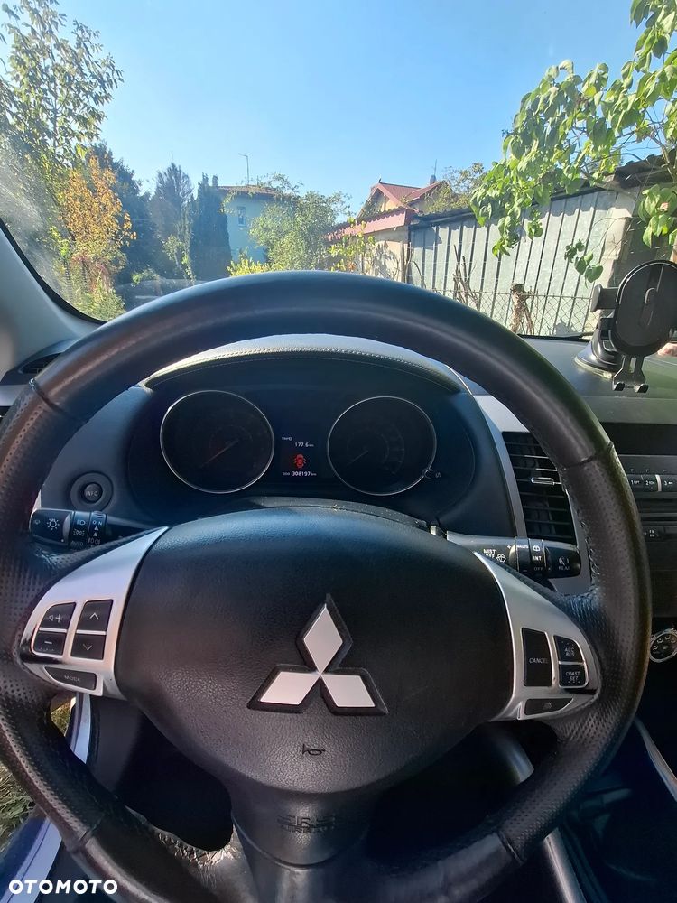 Mitsubishi Outlander 2.4 4WD Intense - 17