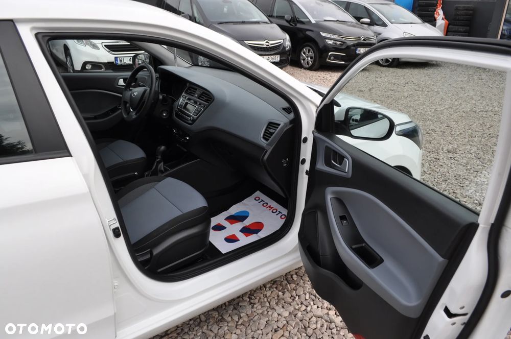 Hyundai i20 1.2 Pure - 14