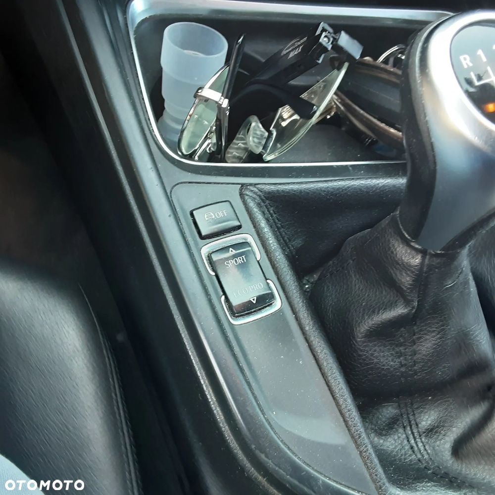 BMW Seria 3 316i - 29