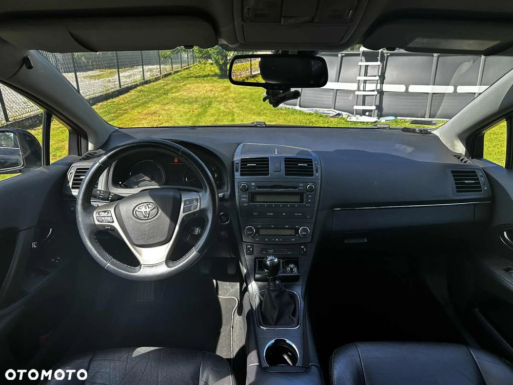 Toyota Avensis 2.0 Premium - 10
