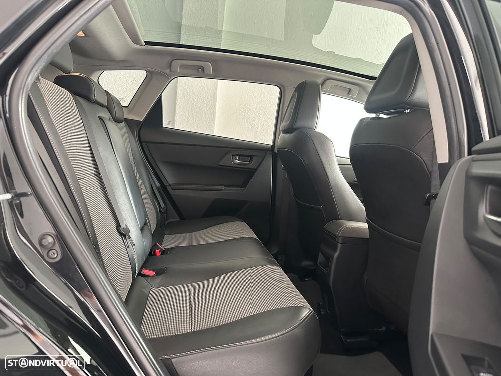 Toyota Auris 1.8 HSD Comfort +P.Sport+Navi - 36