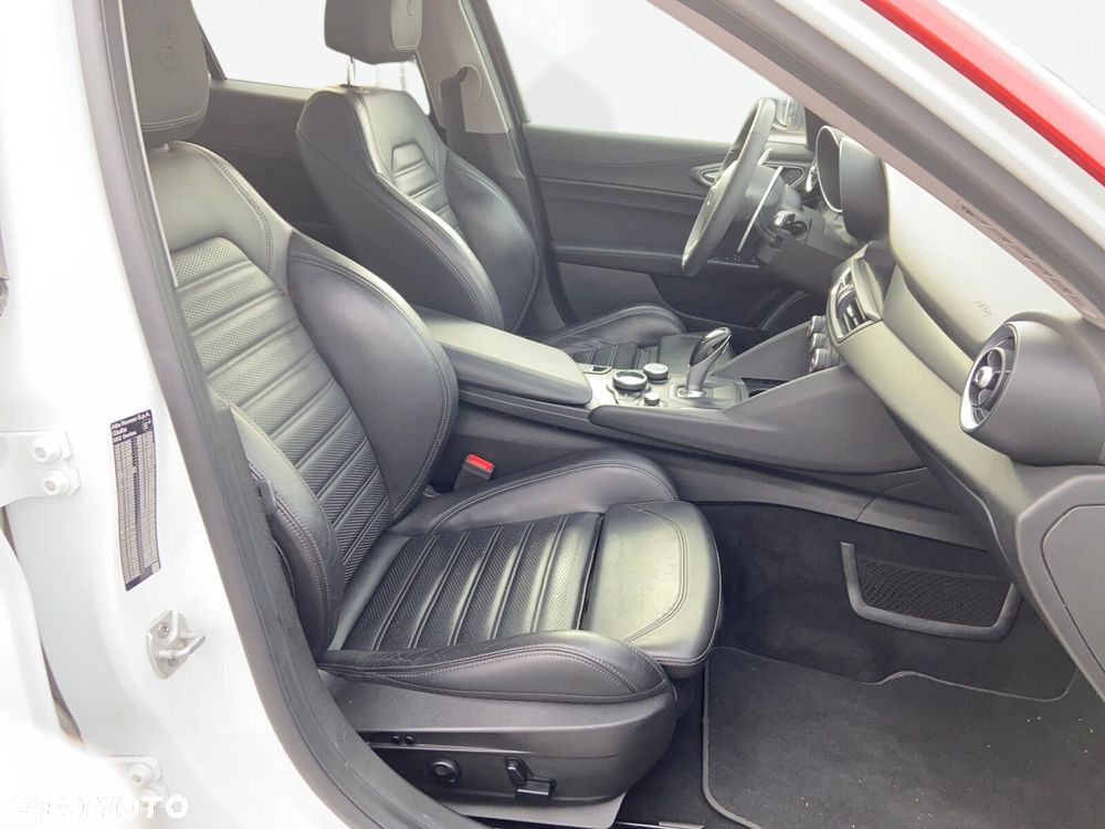 Alfa Romeo Giulia 2.0 Turbo Veloce Q4 - 14