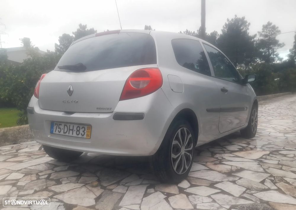 Renault CLIO 1.5 DCI - 8