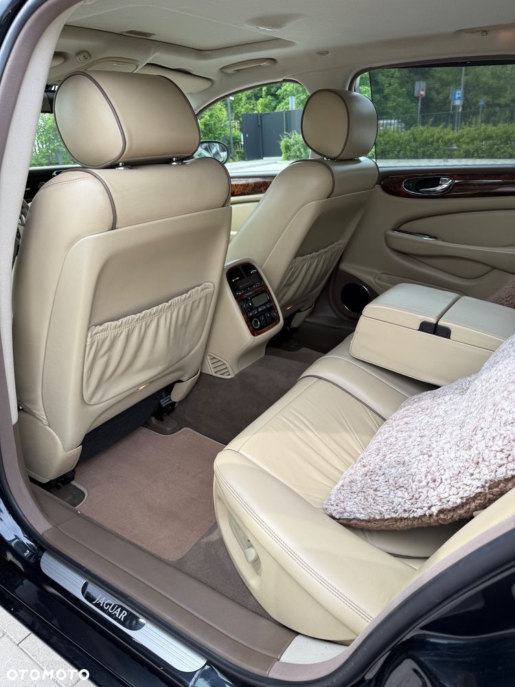 Jaguar XJ XJ8 4.2 LWB Executive - 5