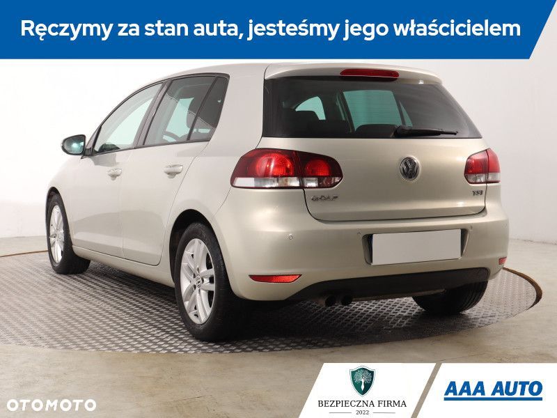 Volkswagen Golf - 6