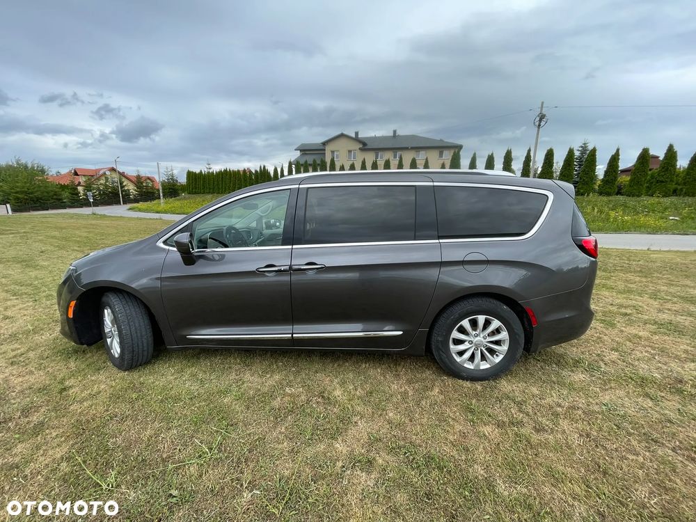 Chrysler Pacifica - 7