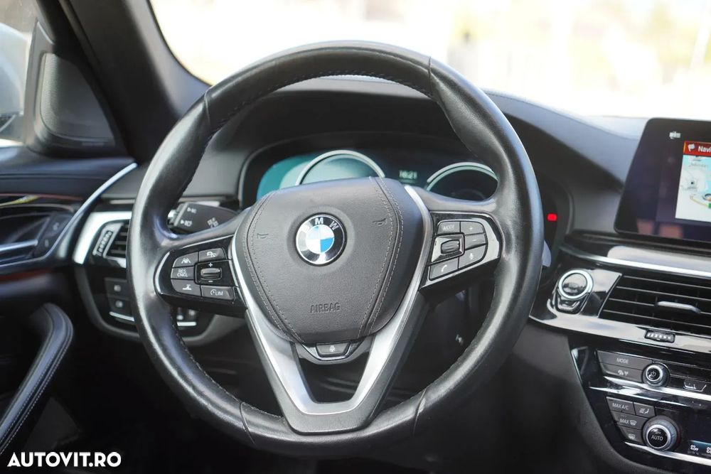 BMW Seria 5 540i xDrive AT - 24