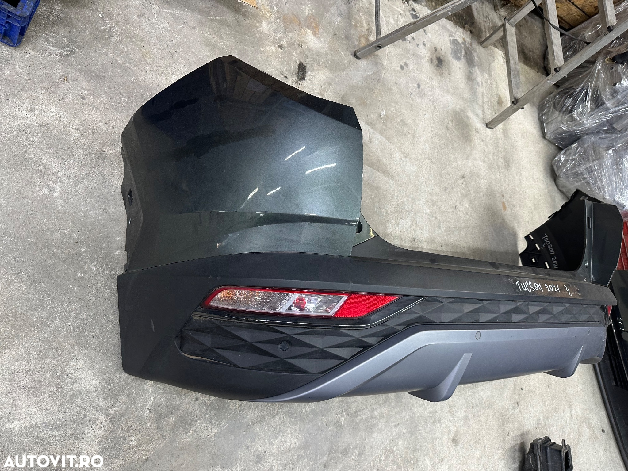 Bara spate HYUNDAI TUCSON an 2021 cu 4 senzori si ornamente ( are mic defect) - 2
