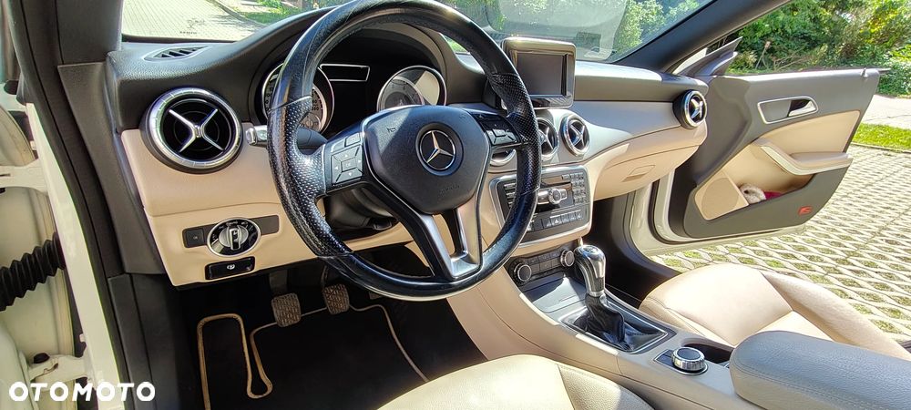 Mercedes-Benz CLA 180 - 10