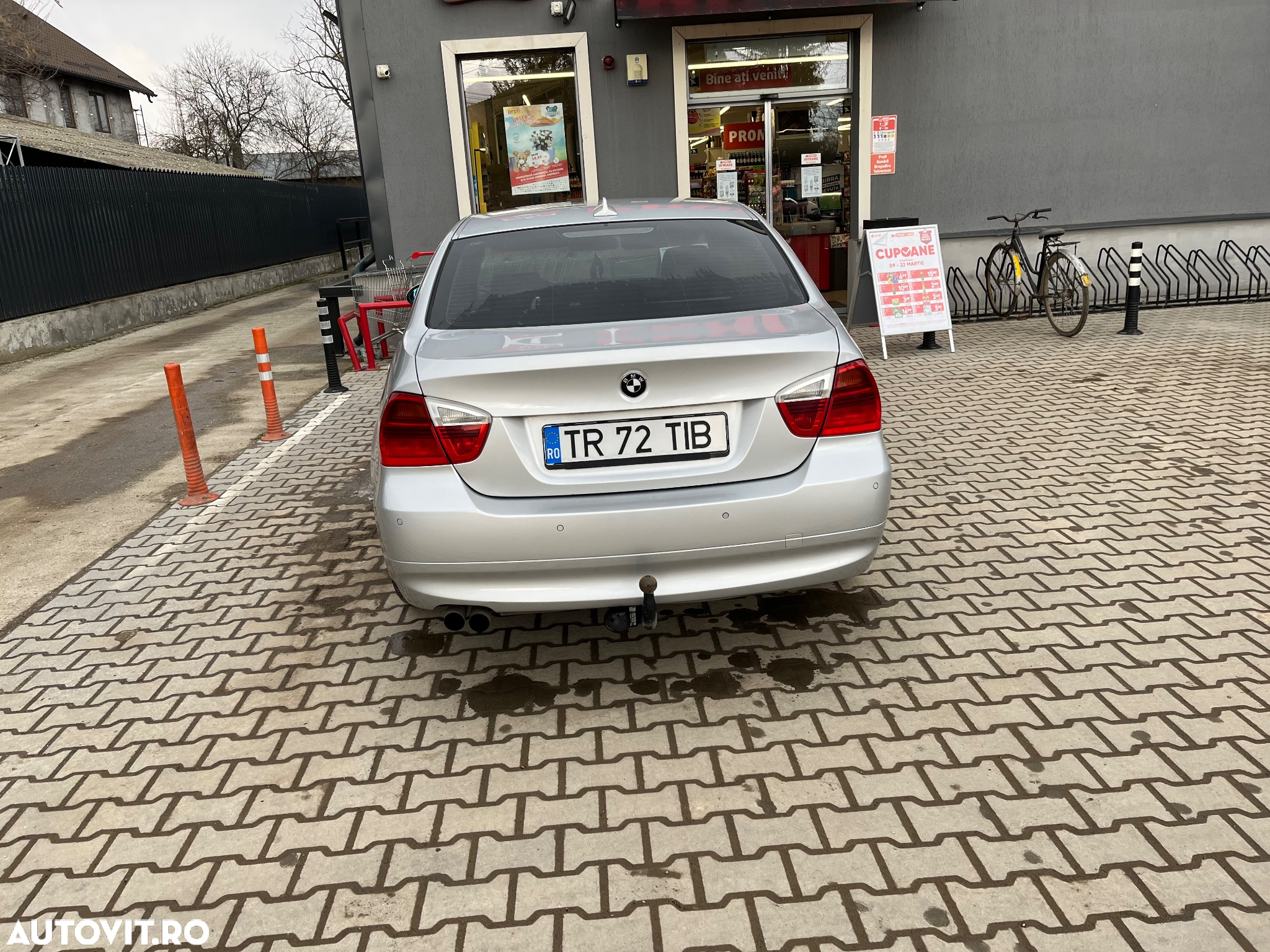 BMW Seria 3 325xi Touring - 11