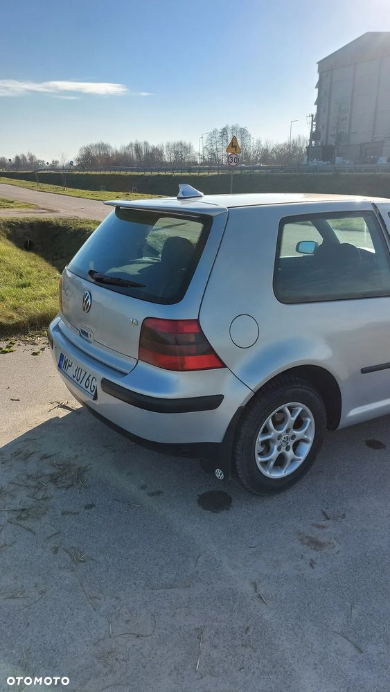 Volkswagen Golf 1.6 Basis - 5
