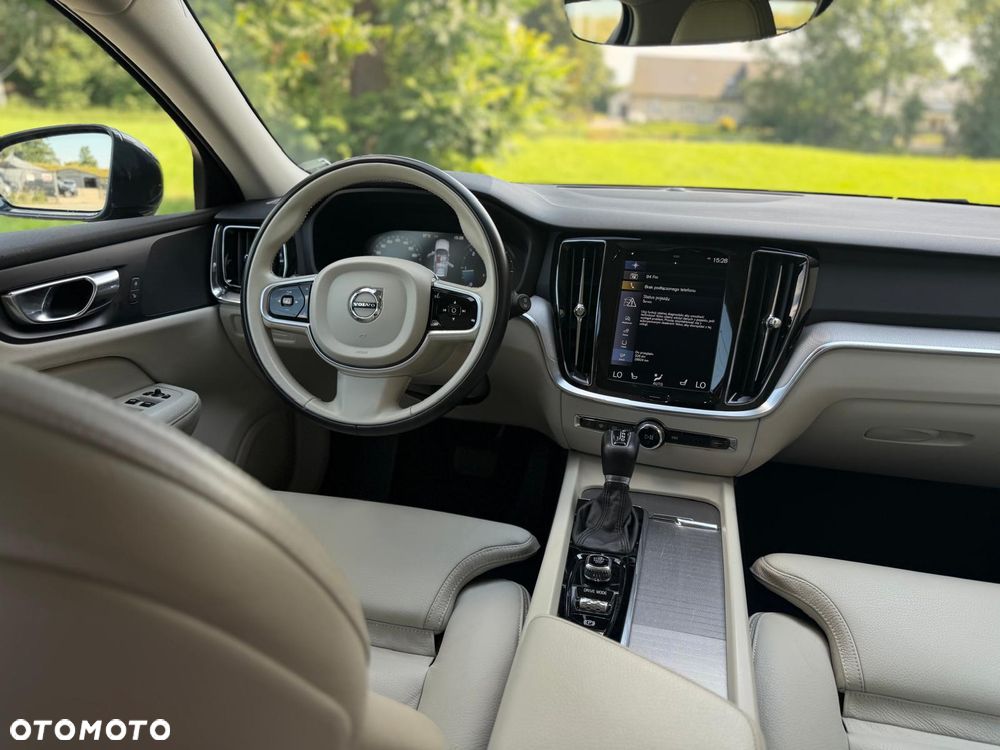Volvo V60 Cross Country D4 AWD Geartronic - 19
