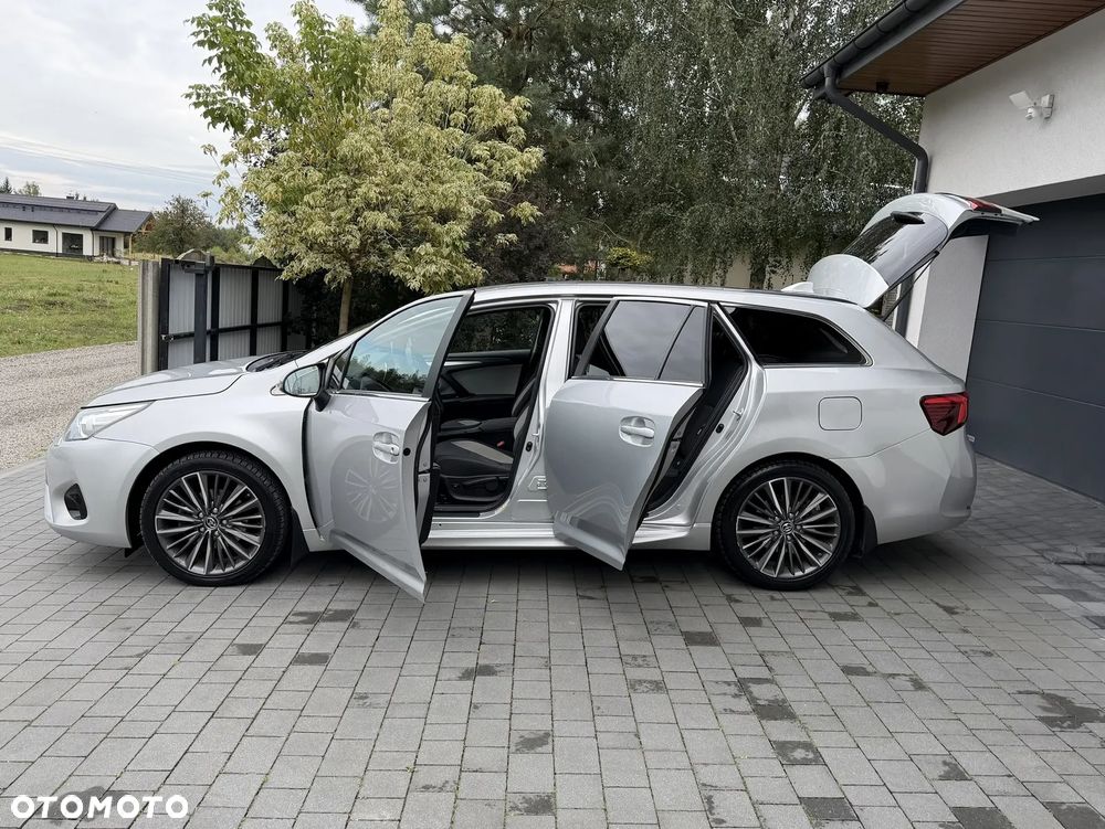 Toyota Avensis 1.8 Premium - 16