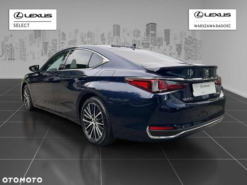 Lexus ES 300h Business Edition - 4