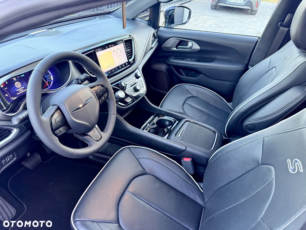 Chrysler Pacifica - 21