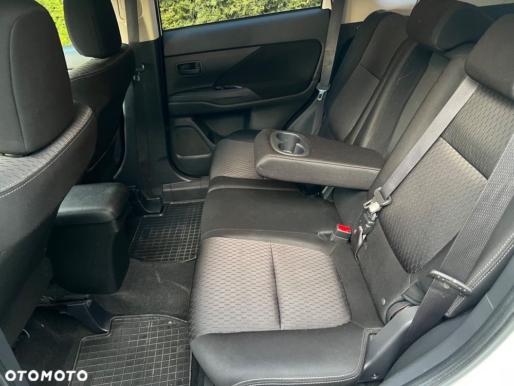 Mitsubishi Outlander 2.0 Intense 2WD - 16