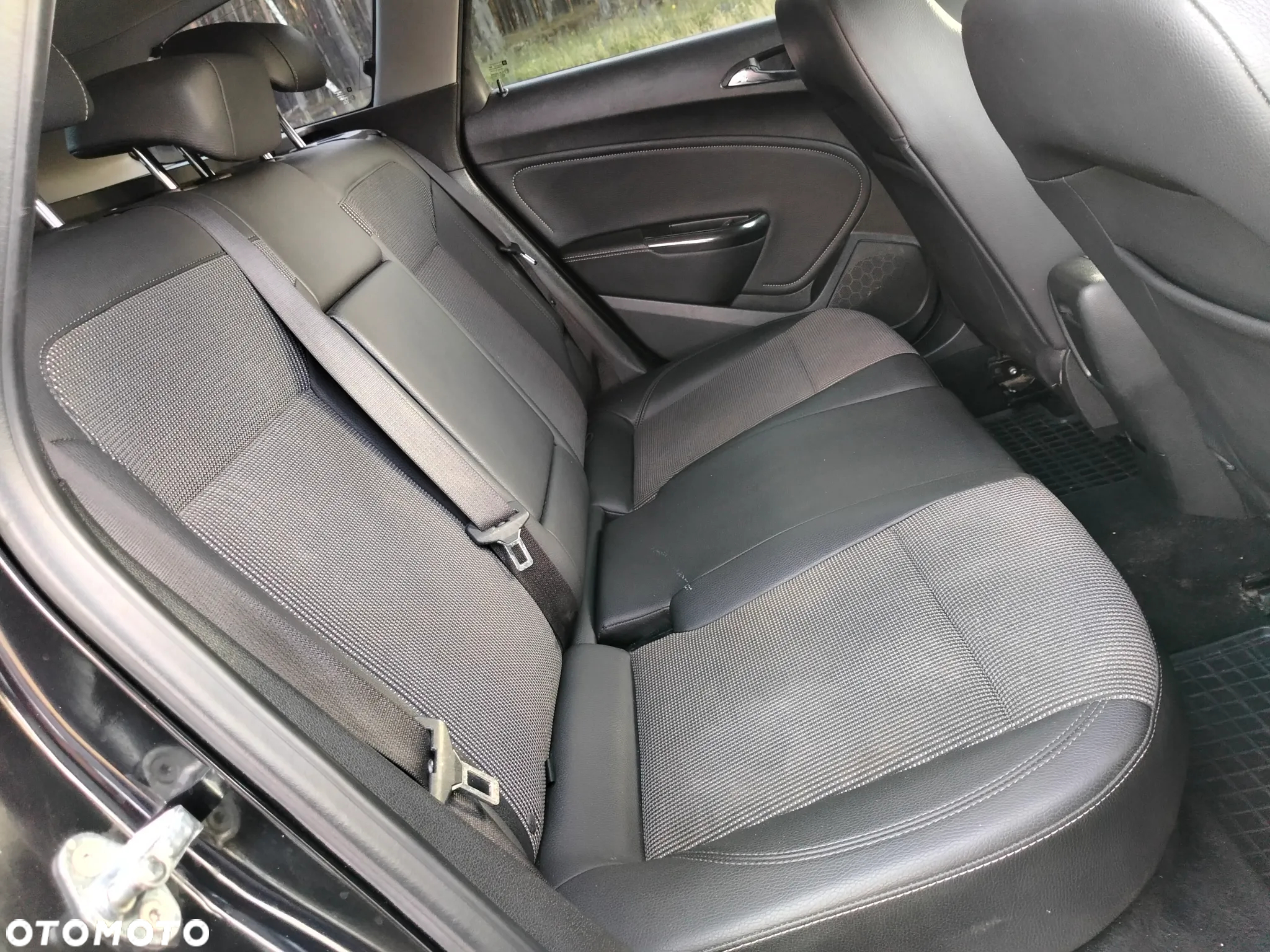 Opel Astra IV 1.4 T Essentia - 8