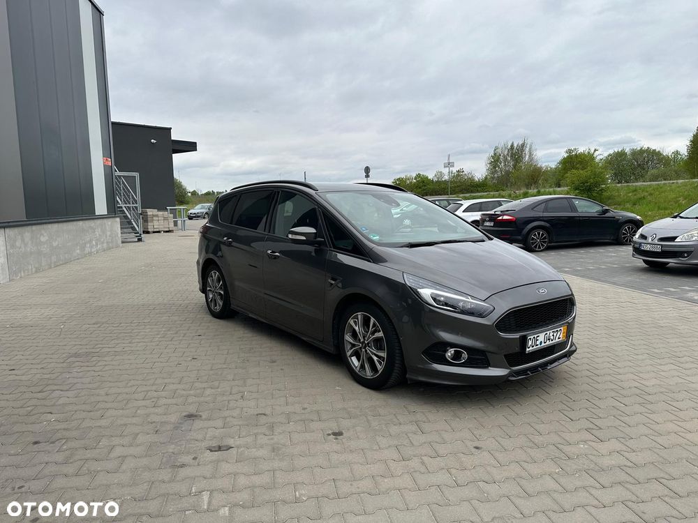Ford S-Max - 11