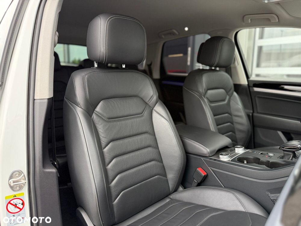 Volkswagen Touareg - 22