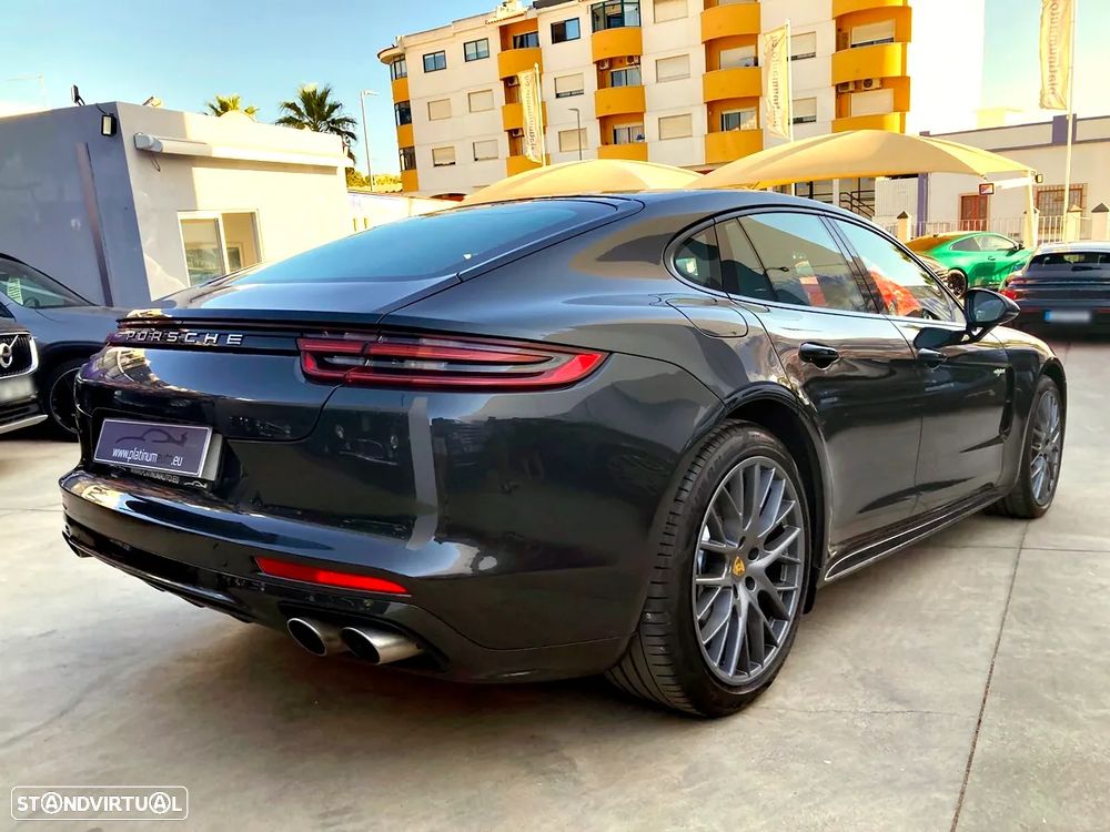 Porsche Panamera 4 E-Hybrid - 3