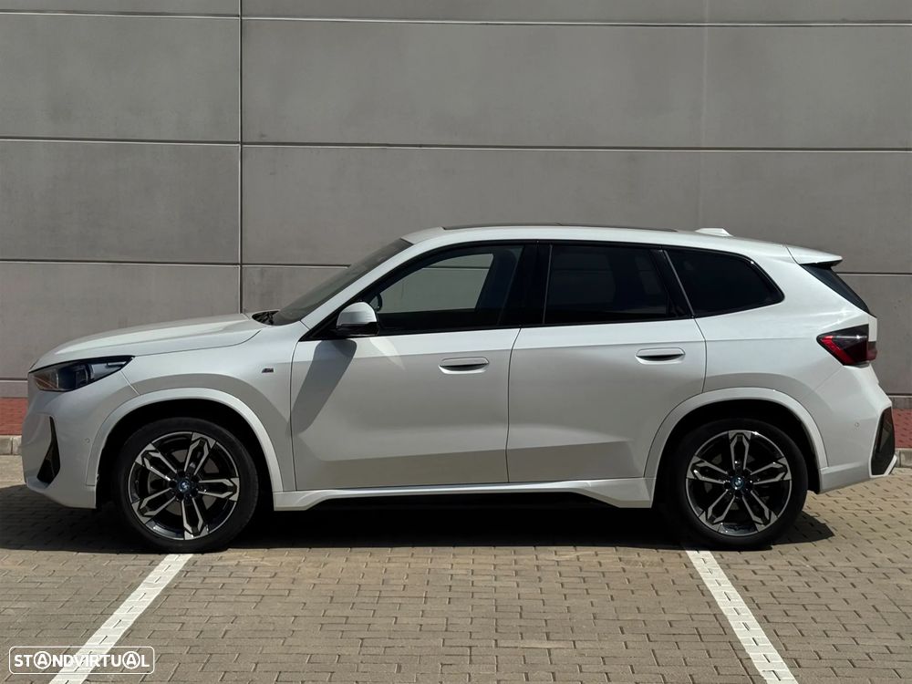 BMW iX1 xDrive30 M Sport Pack - 4