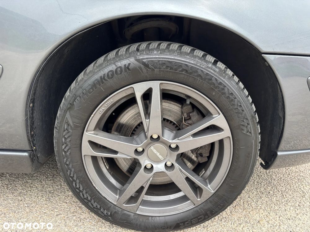 Volvo V70 2.4 Momentum - 25