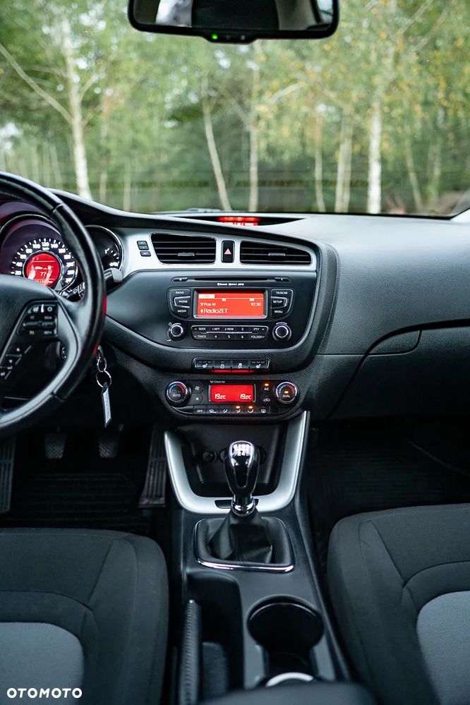 Kia Ceed 1.6 GDI Dream Team Edition - 25