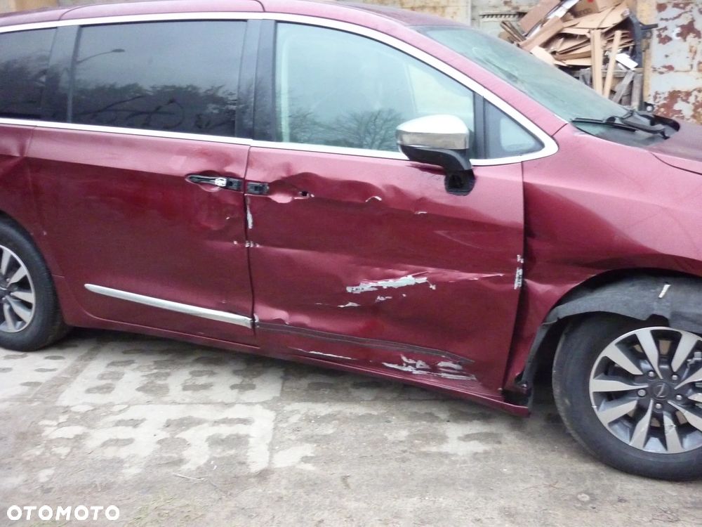 Chrysler Pacifica - 5