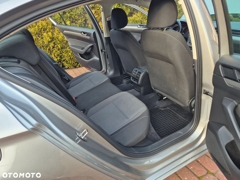 Volkswagen Passat 1.6 TDI BMT Trendline - 5