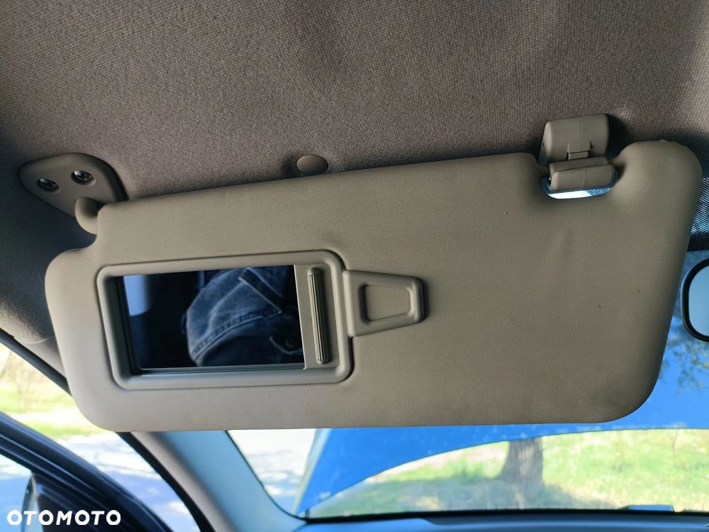 HYUNDAI i30 I 07-12 2009 r. daszek lewy osłona przeciwsłoneczna lewa * - 1