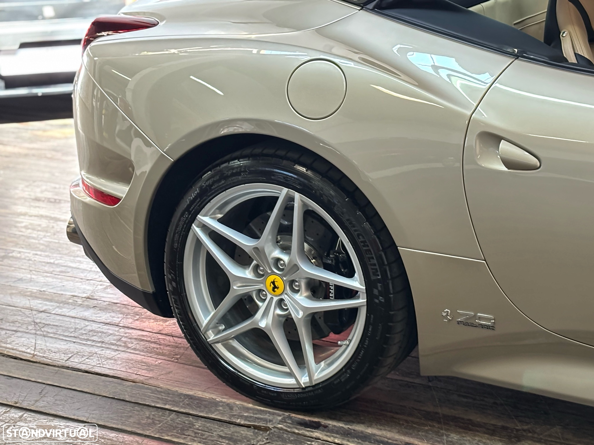 Ferrari California T - 20