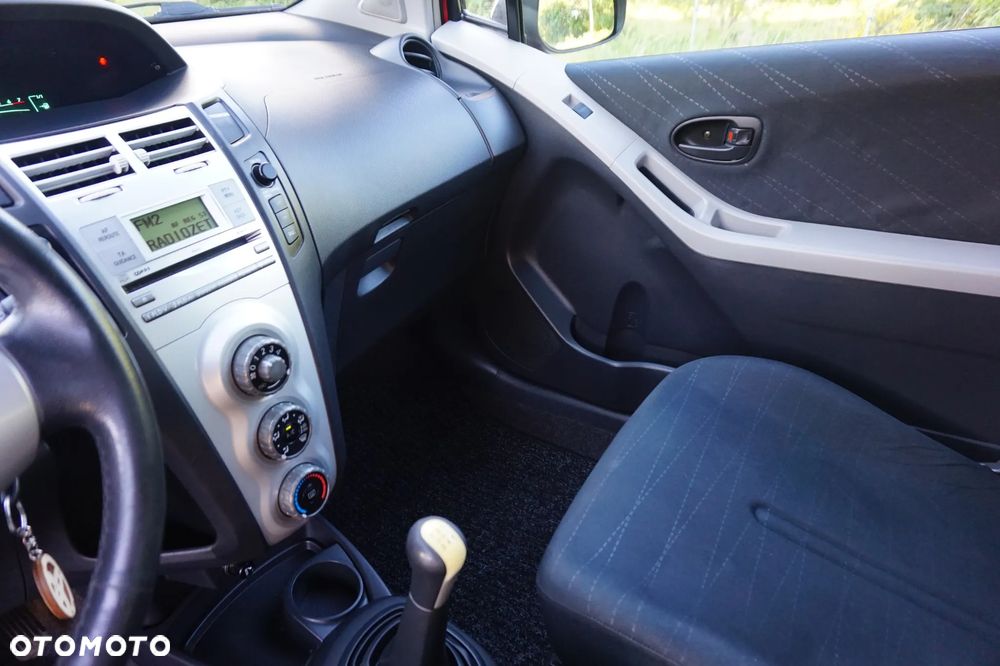 Toyota Yaris - 33