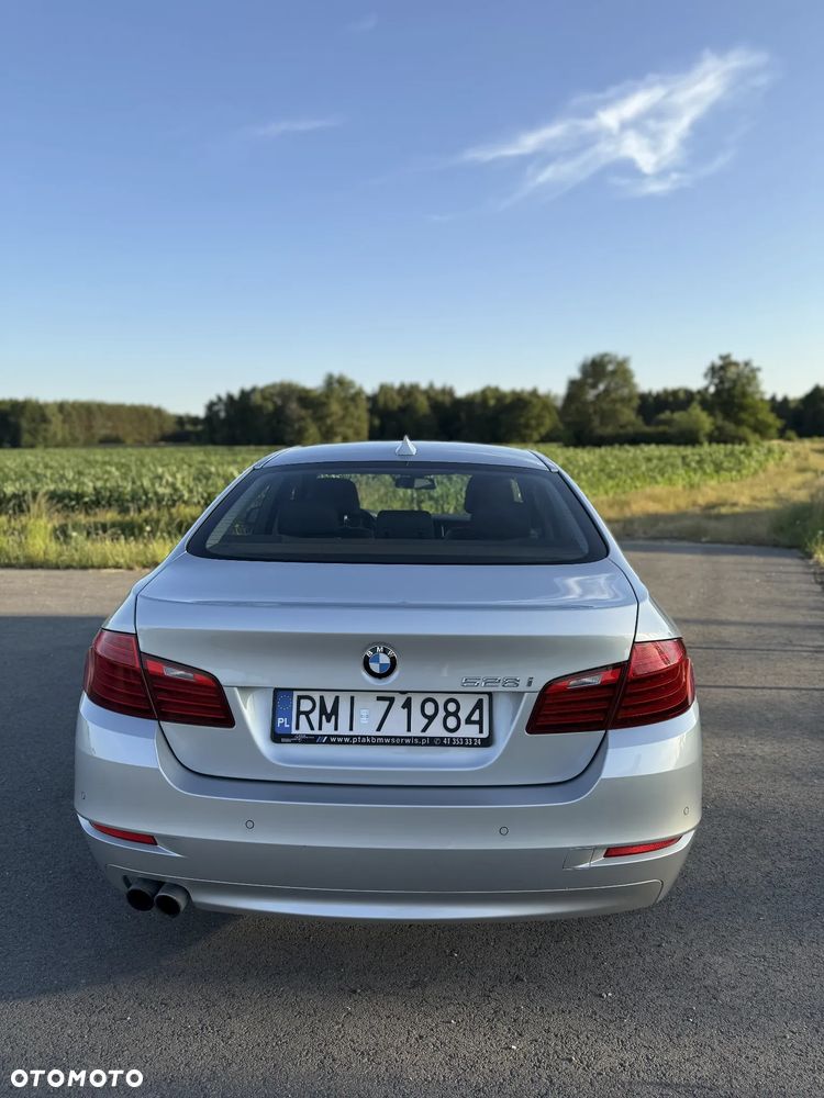 BMW Seria 5 528i xDrive Luxury Line - 2