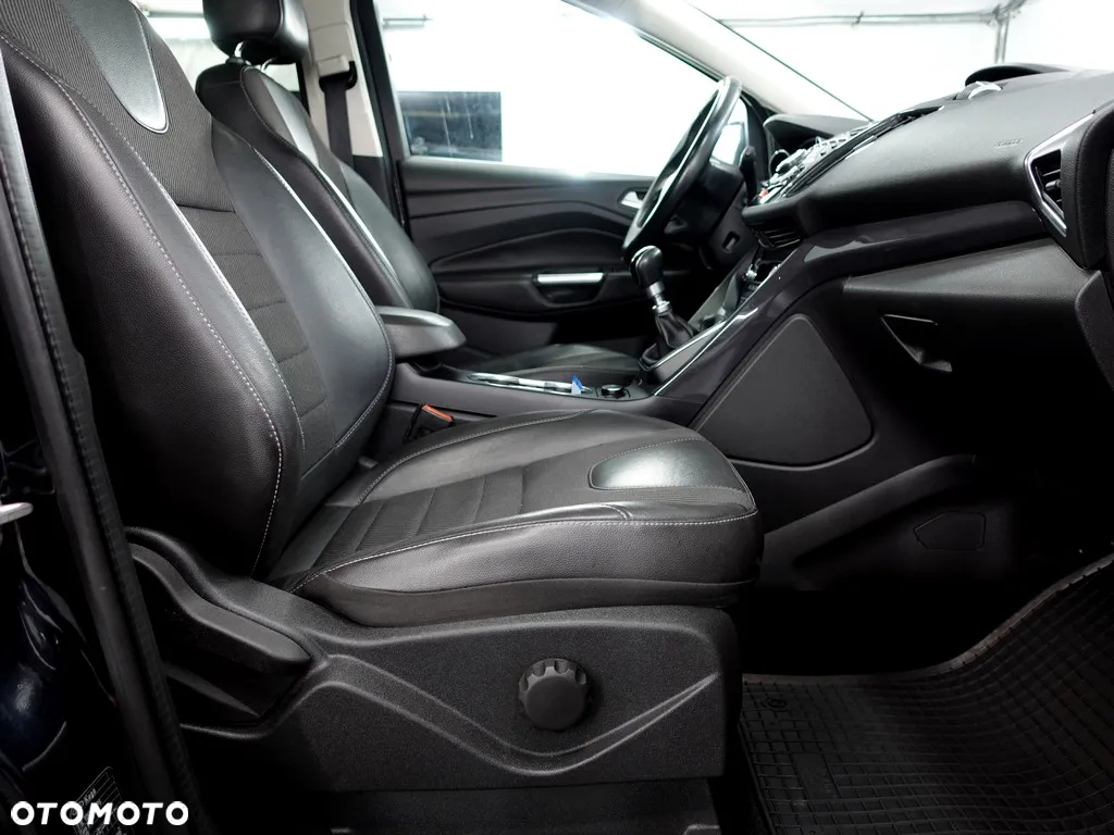 Ford Kuga 2.0 TDCi FWD Titanium - 13