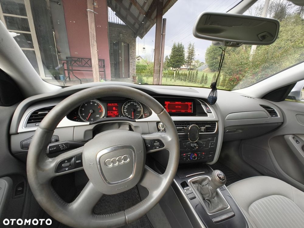 Audi A4 Limousine - 6