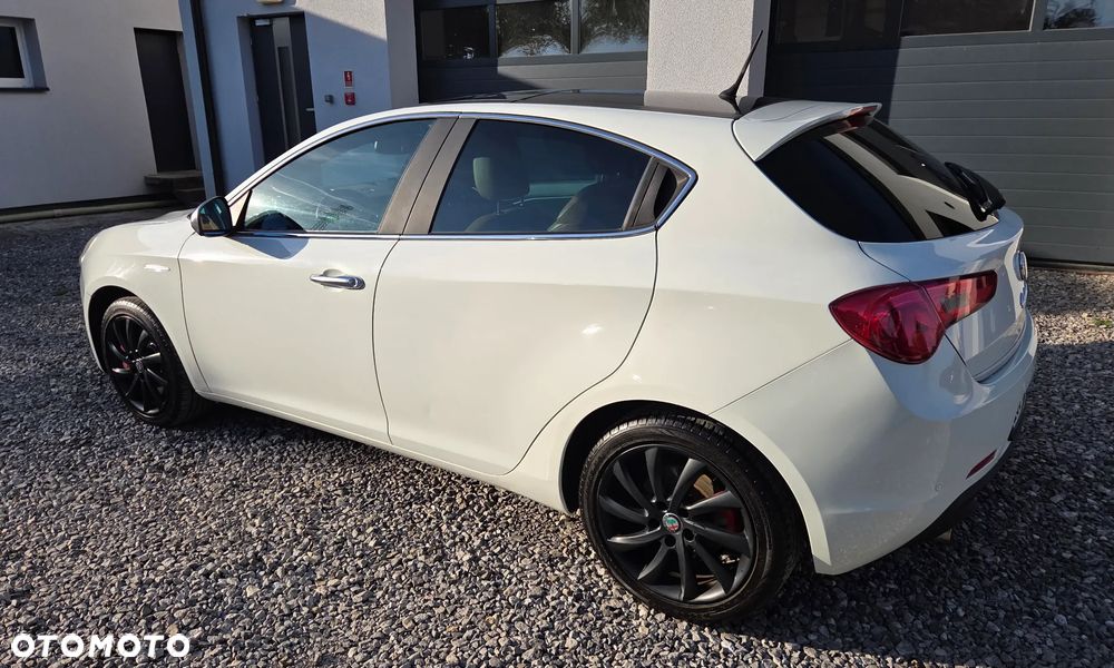 Alfa Romeo Giulietta 1.6 JTDM Distinctive - 8