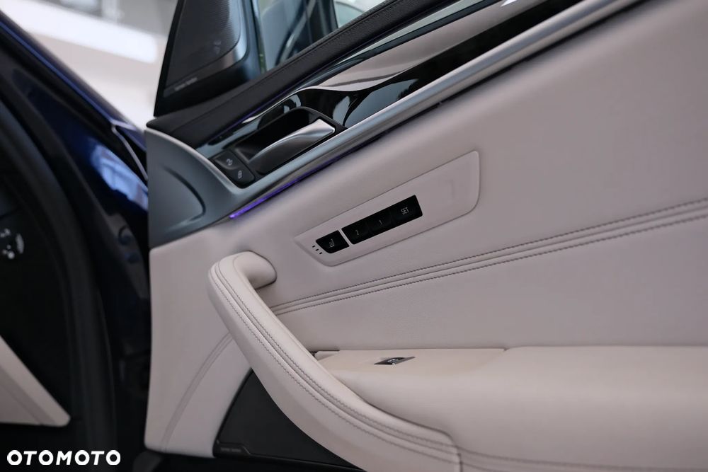 BMW Seria 5 530e xDrive Luxury Line sport - 24