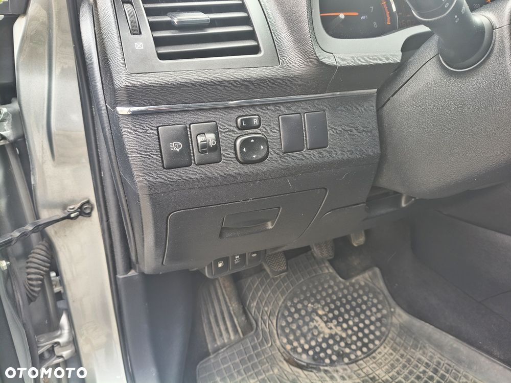 Toyota Avensis 1.6 Active - 17