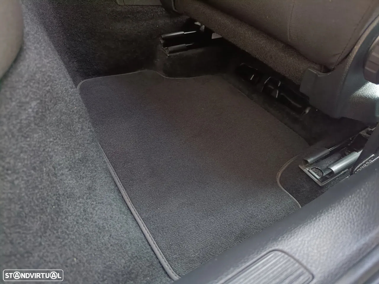 VW Golf 1.6 TDI Confortline - 33