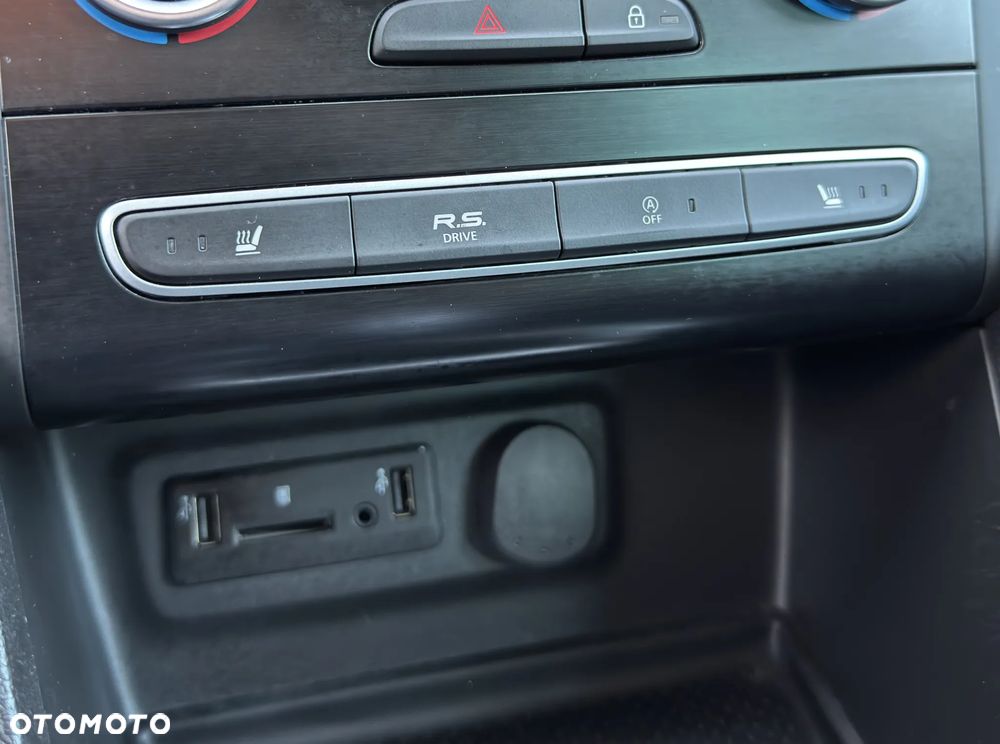 Renault Megane ENERGY TCe 205 EDC GT - 27
