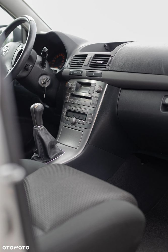 Toyota Avensis 2.0 VVT-i Executive - 17