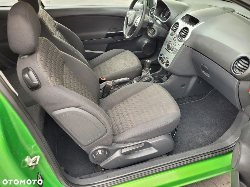 Opel Corsa 1.4 16V Active - 12