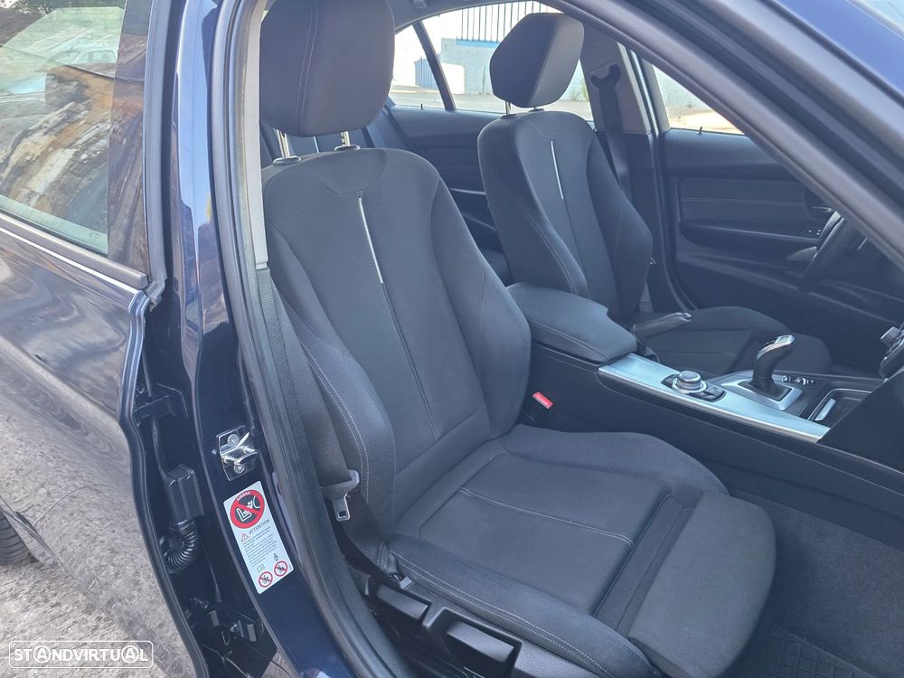 BMW 335 i Aut. Sport Line - 17